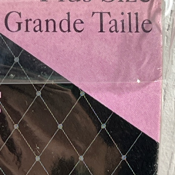 Leg Avenue Nylon Fishnet Pantyhose, Red Plus Size - Picture 8 of 9